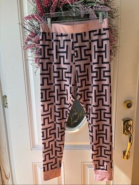 SHEIN Curve Dusty Mauve Leggings with Black Geometric Print